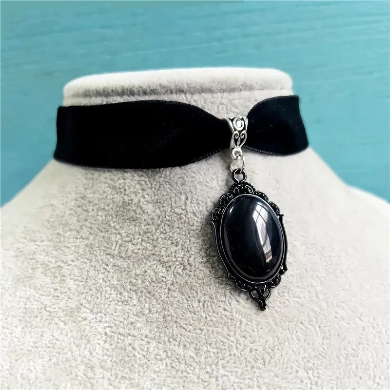 Gothic Vampire Cameo Pendant Choker Velvet Necklace for Women Fashion Pagan Witchcraft Jewelry Female Gifts Creative Punk Choker