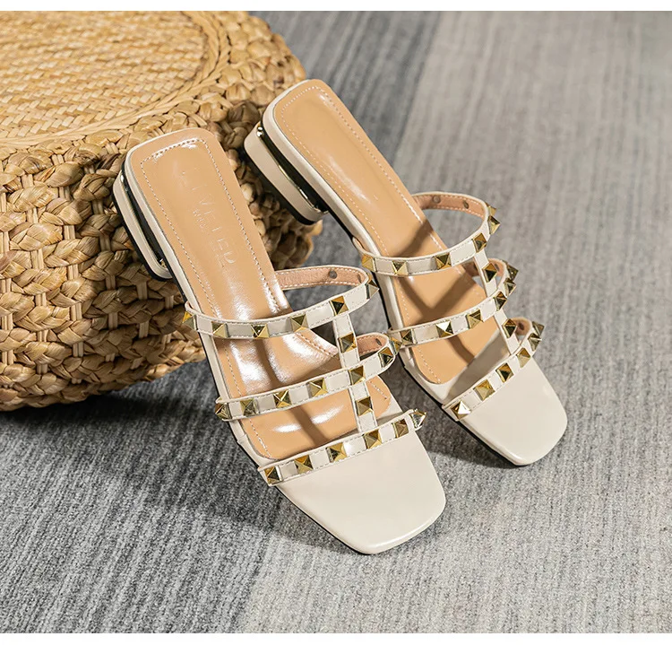2026 Summer New Niche Design Metal Riveted Slippers Square with Real Casual Square Wear Fashion Large Size Women's Sandals 35-43