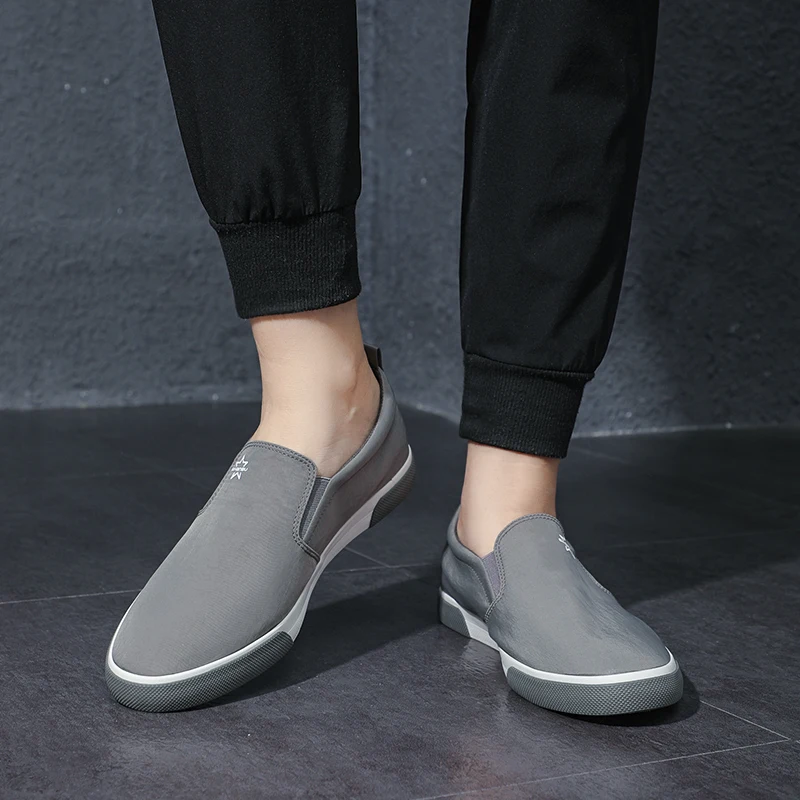 Men's Canvas Shoes New Spring Anti-slip Lightweight Breathable Slip On Wear-Resisting Korean Shoes SS23170