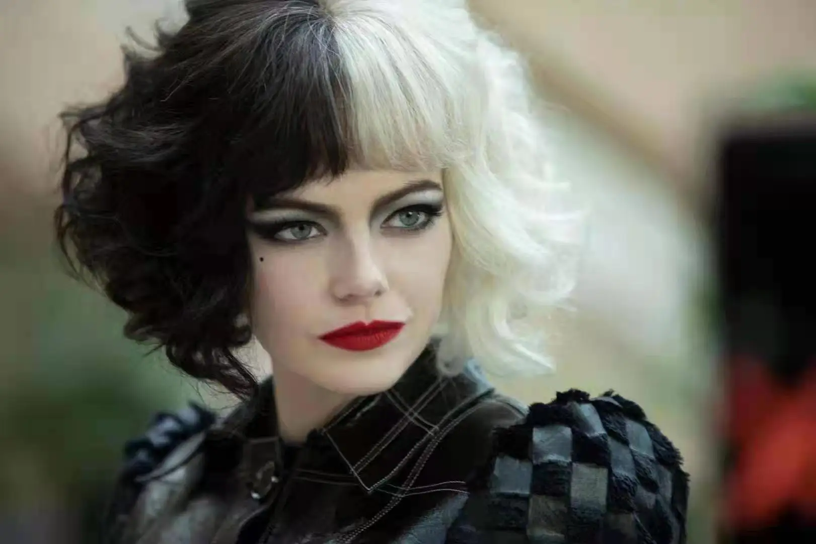 HAIRJOY Synthetic Hair Cosplay Cruella Loose Curl Bob with Neat Bang Black White Wig for Women Halloween Costume