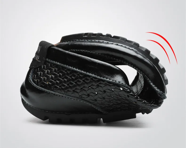 2026 Summer Men Casual Shoes Luxury Brand Genuine Leather Mens Loafers Moccasins Hollow Out Breathable Slip on Driving Shoes