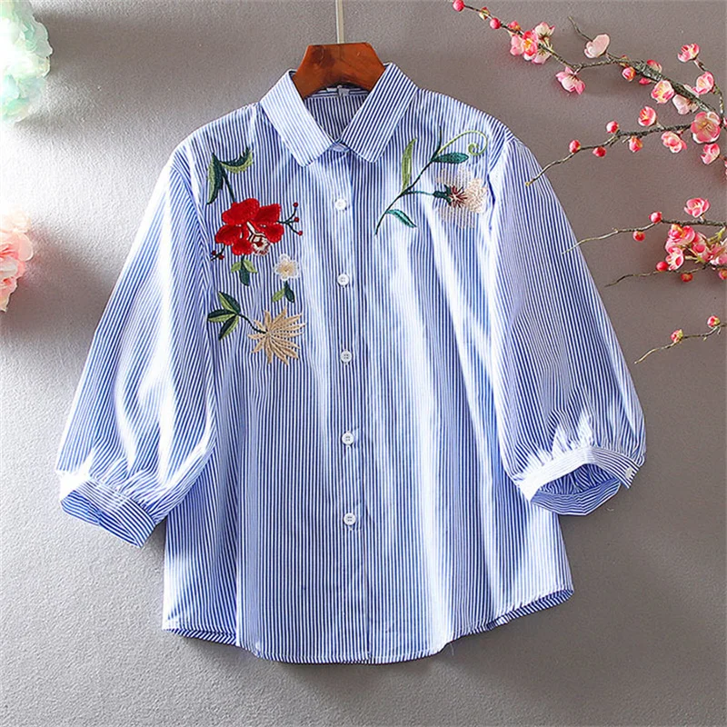 New Embroidered Shirt Women's 2024 Summer Fashion Retro Western Style Design Sense Loose Lantern Sleeve Blouse Lady Tops
