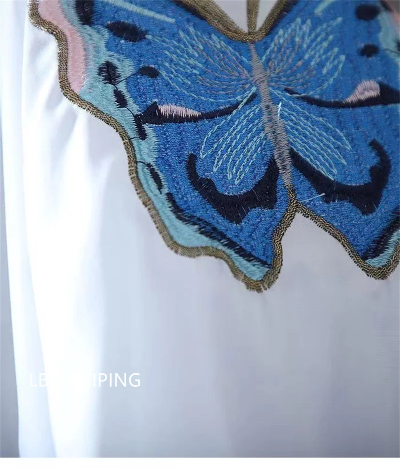 New Embroidered Shirt Women's 2024 Summer Fashion Retro Western Style Design Sense Loose Lantern Sleeve Blouse Lady Tops