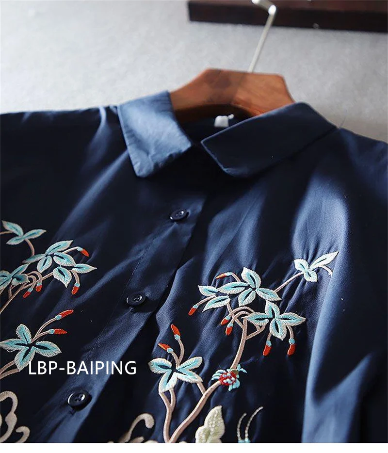 New Embroidered Shirt Women's 2024 Summer Fashion Retro Western Style Design Sense Loose Lantern Sleeve Blouse Lady Tops