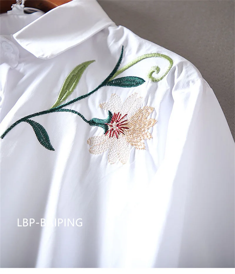 New Embroidered Shirt Women's 2024 Summer Fashion Retro Western Style Design Sense Loose Lantern Sleeve Blouse Lady Tops