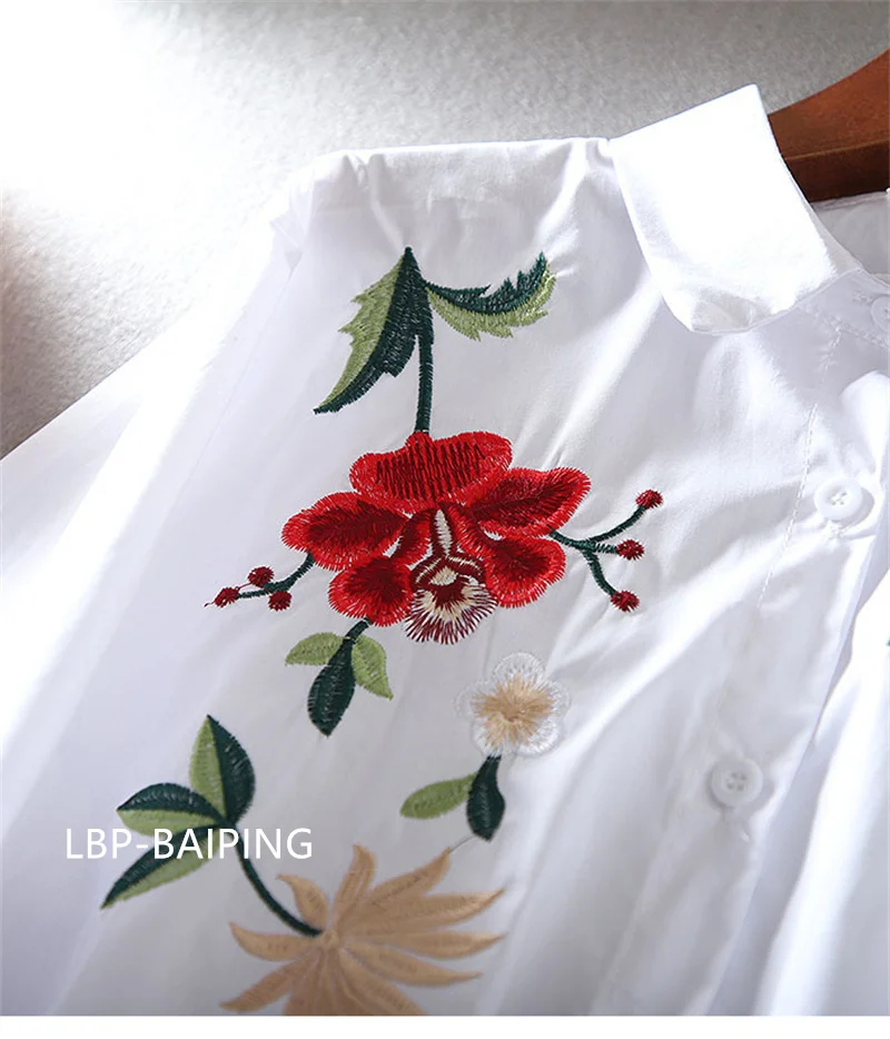 New Embroidered Shirt Women's 2024 Summer Fashion Retro Western Style Design Sense Loose Lantern Sleeve Blouse Lady Tops