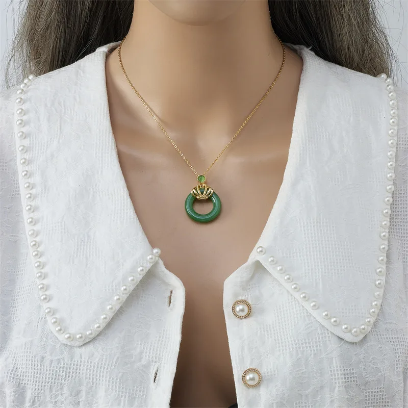 Chinese Style Classic Green Circle Stone Pendant Necklaces for Women Elegant Accessories Collar Jewelry Gifts for Friends