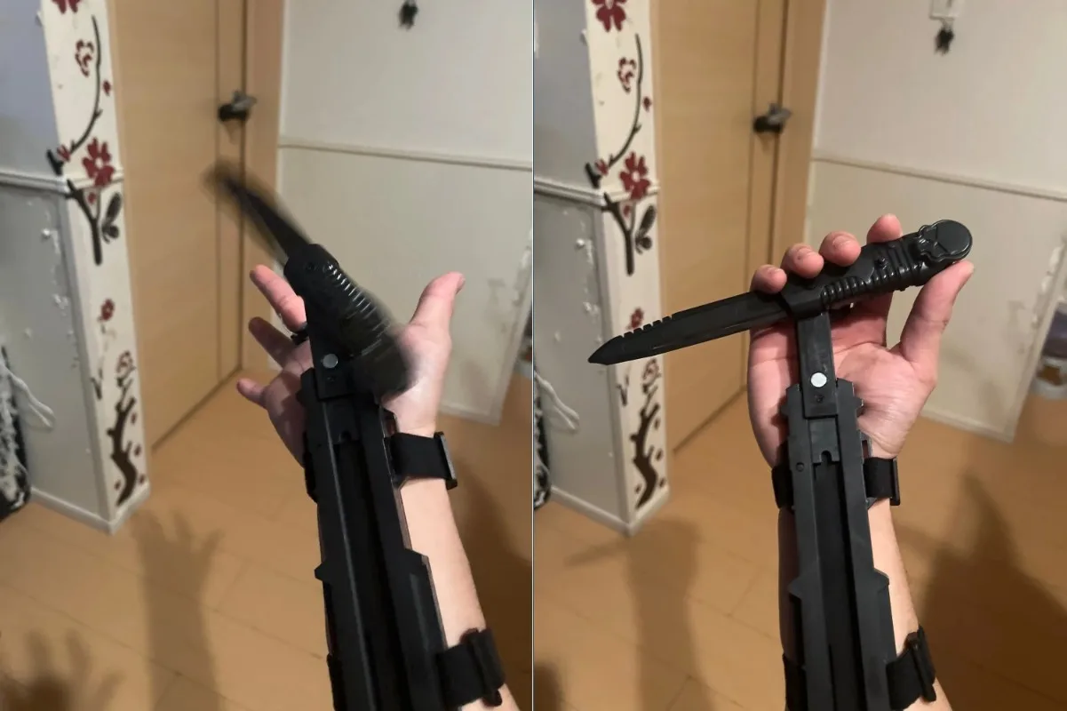Assassin's Sleeve Sword Retractable Rotatable BladeToy Swords Child Toy Interactive Cosplay Props Game Toy Birthday Party Gift