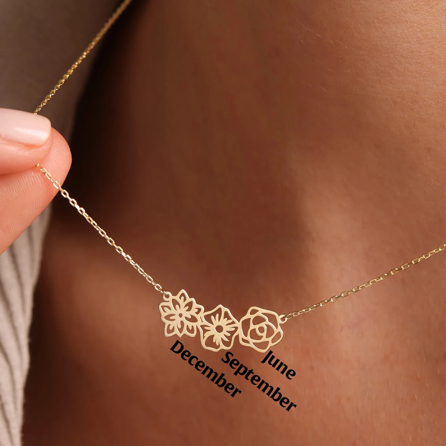 Dainty Birth Flower Necklace For Women 18K Gold Birth Flower Bouquet Necklaces Personalized Family Gift Mothers Day Gifts