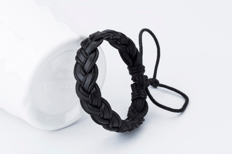 TYO Wholesale Bracelets New Fashion Charm Leather Bangle Men's Bracelets Popular Boys DIY Bandage Strand Handmade Weave Bracelet