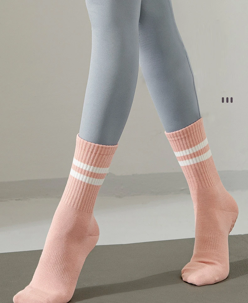4 Pairs Women Anti-skid Yoga Socks Grips Cotton Mid-tube Bottom Breathable Fitness Dance Barre Workout Pilates Socks Striped Gym