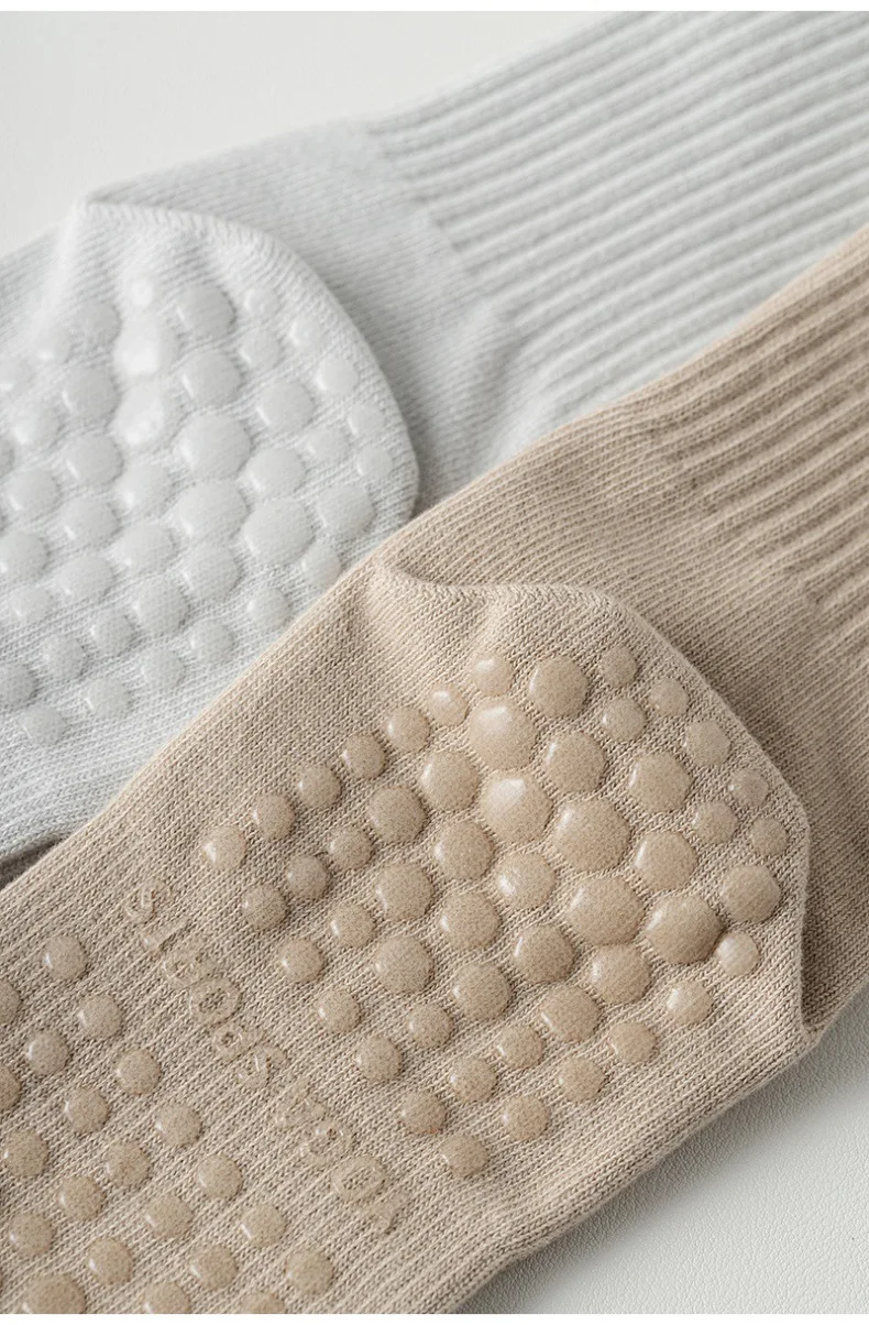 4 Pairs 100% Cotton Yoga Socks for Women Mid Calf Solid Color Non-Slip Pilates Sock Winter Fitness Gym Floor Silicone Grip Socks