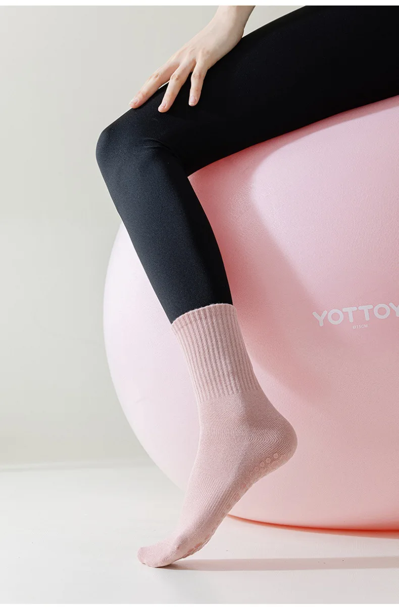 4 Pairs 100% Cotton Yoga Socks for Women Mid Calf Solid Color Non-Slip Pilates Sock Winter Fitness Gym Floor Silicone Grip Socks