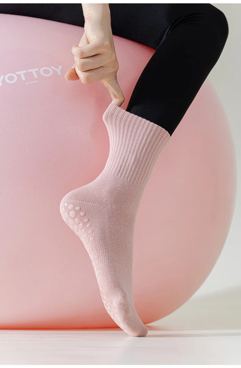 4 Pairs 100% Cotton Yoga Socks for Women Mid Calf Solid Color Non-Slip Pilates Sock Winter Fitness Gym Floor Silicone Grip Socks
