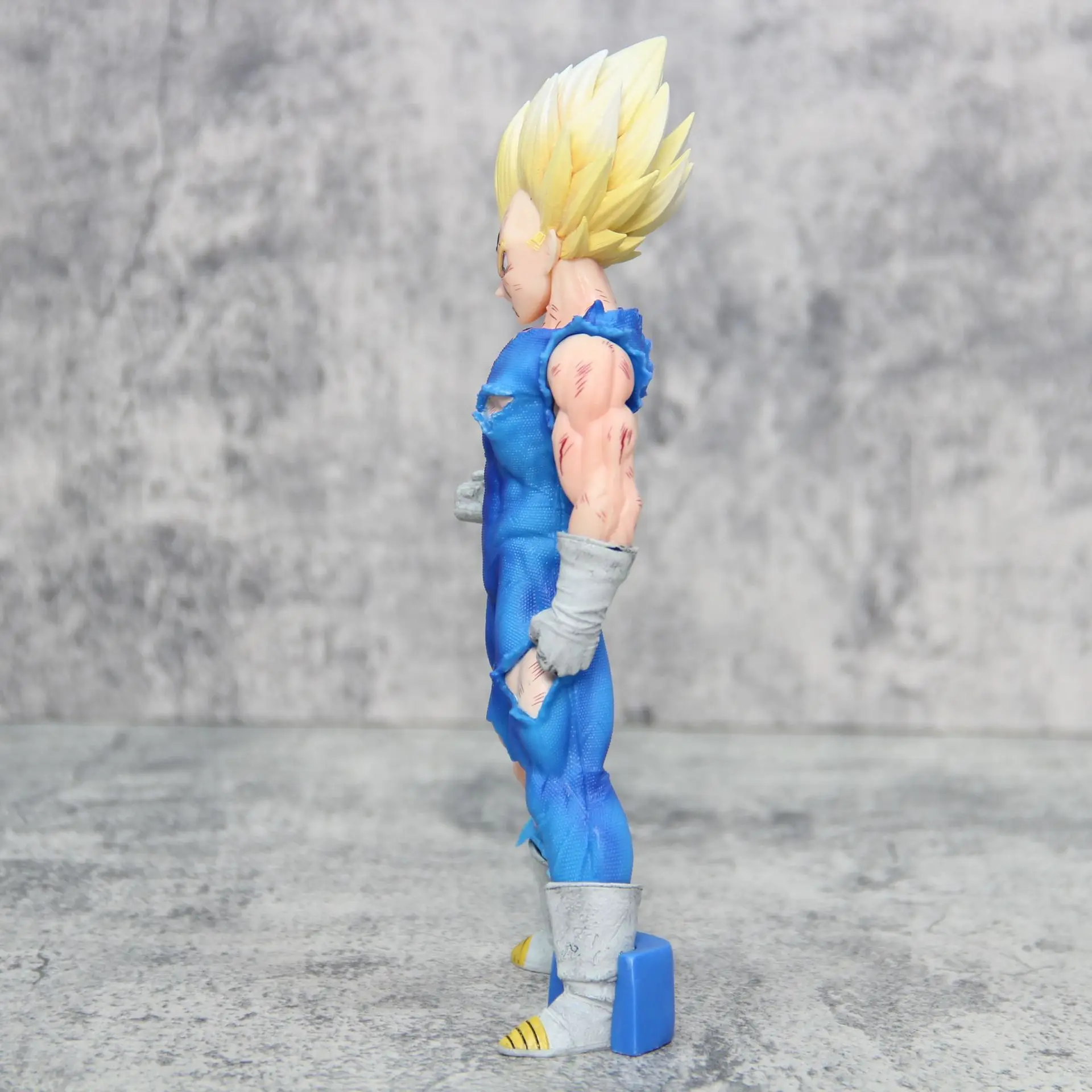 Dragon Ball Z Super Saiyan Prince Vegeta Figure Handpiece Magical Standing Posture Models Anime Ornaments