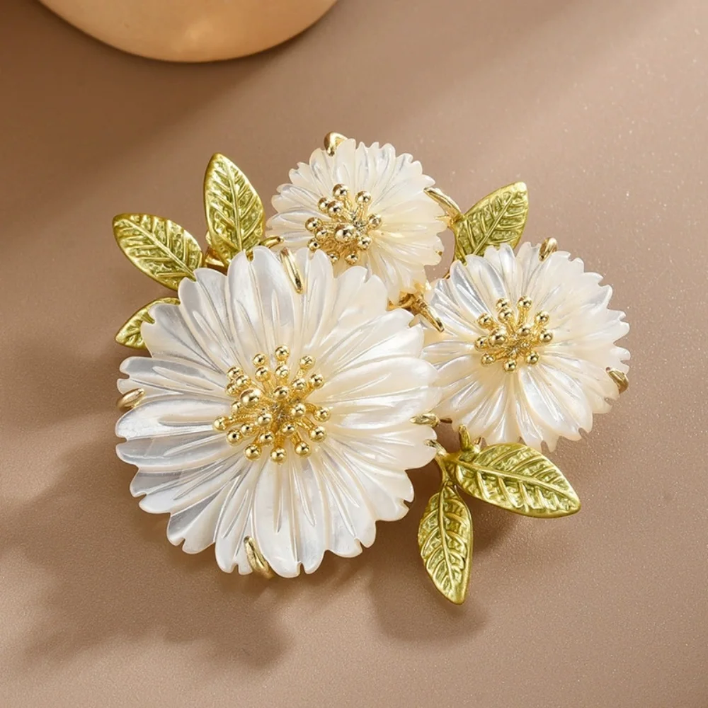 New Romantic Daisy Brooches Fashion Flower Shape Lapel Pin For Women Party Jewelry Banquet Clothing Decor Accessories Gifts