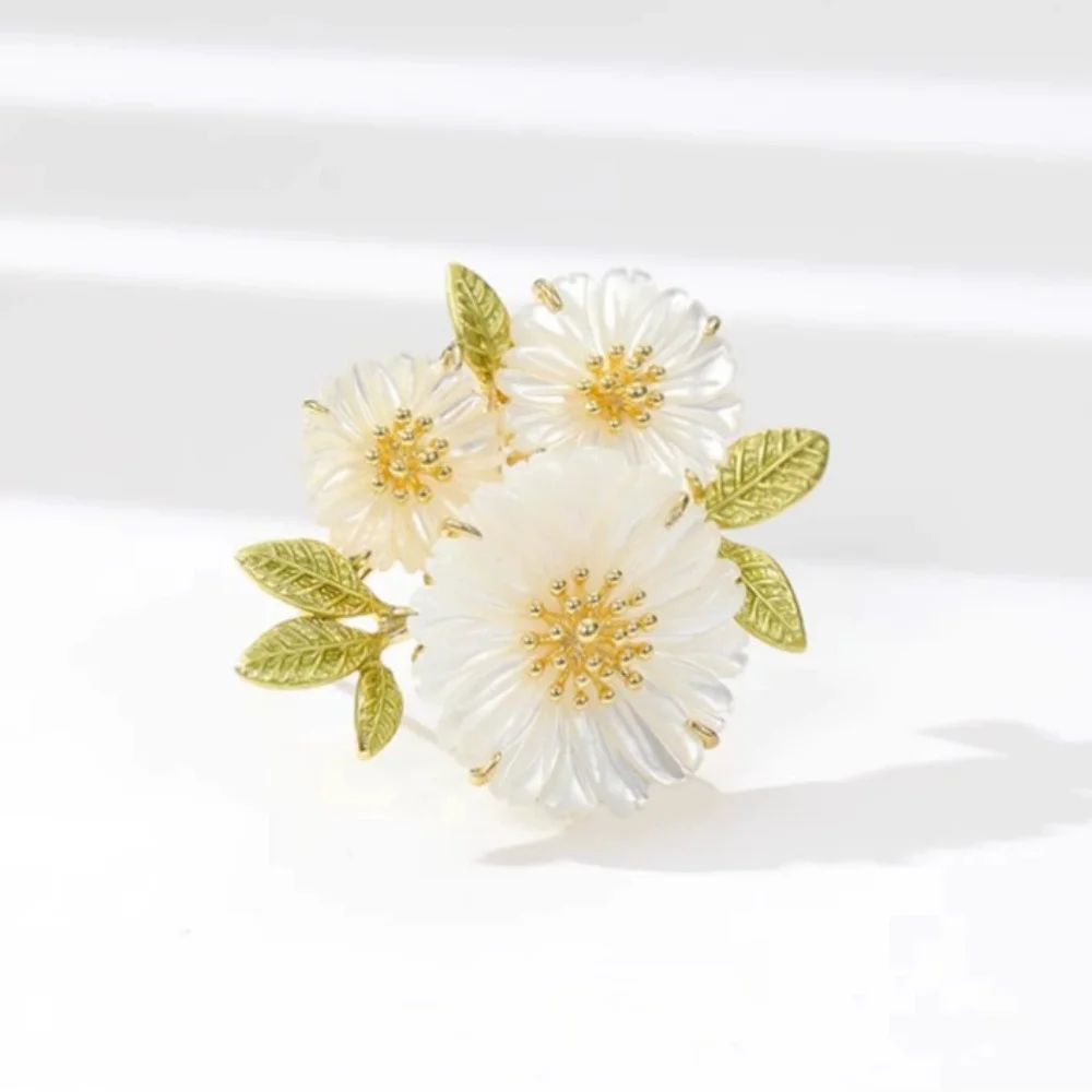 New Romantic Daisy Brooches Fashion Flower Shape Lapel Pin For Women Party Jewelry Banquet Clothing Decor Accessories Gifts