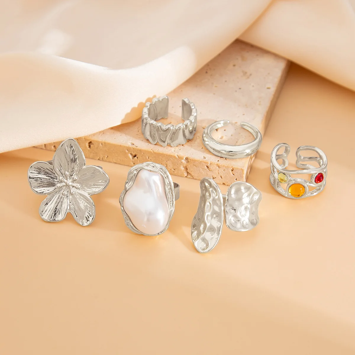 Fashion Gold Color Flower Crystal Imitation Pearl Open Ring for Women Engagement Party Gift Temperament Jewelry 2024 