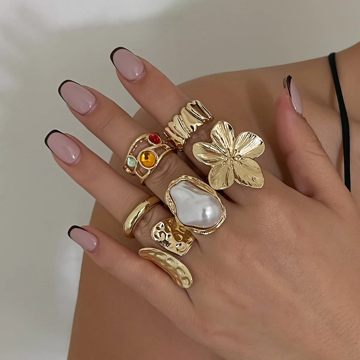 Fashion Gold Color Flower Crystal Imitation Pearl Open Ring for Women Engagement Party Gift Temperament Jewelry 2024 