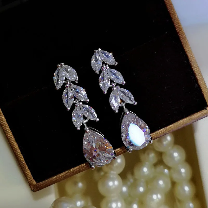Huitan Women Drop Earring Wedding Band Jewelry Leave&Water Drop Shape Earring AAA Cubic Zirconia New Fashion Bridal Accessories