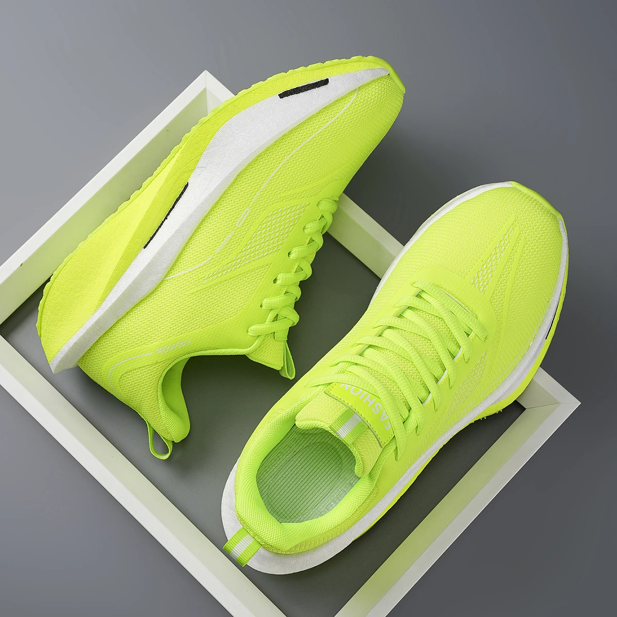 Men's Road Running Shoes, Training Shoes, Professional Running Shoes with Carbon Plate Technology, Lightweight Cushioning Sneakers, Suitable for Gym Training, Stylish and Versatile, Sporty Design