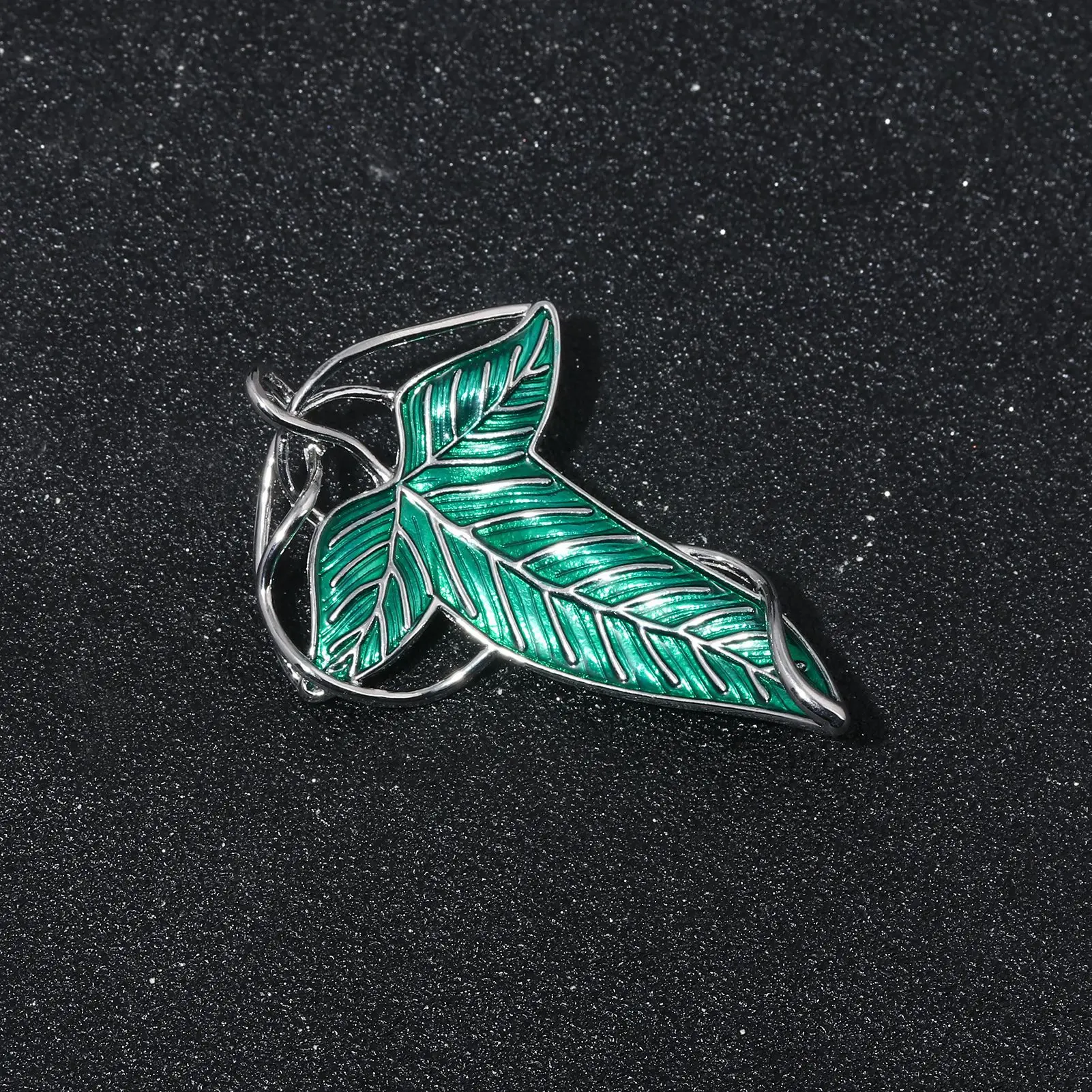 Elf Green Leaves of Lorien Brooch Pin Tolkien Galadriel Legolas Frodo Baggins Aragorn Tree Enamel Badge Movie Jewelry Wholesale