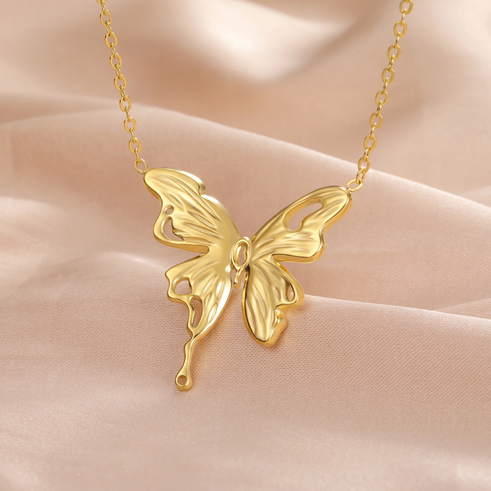 Skyrim Butterfly Pendant Necklace Stainless Steel Gold Color Women's Chain Choker Fashion Animal Jewelry New Year Gift Wholesale