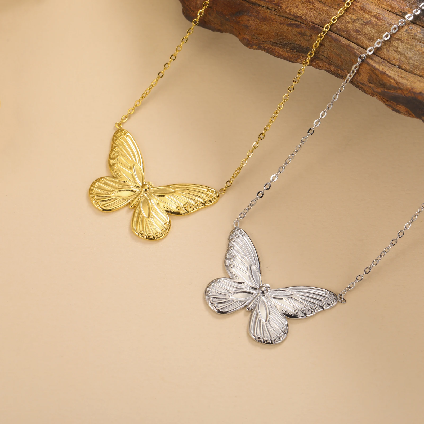 Skyrim Butterfly Pendant Necklace Stainless Steel Gold Color Women's Chain Choker Fashion Animal Jewelry New Year Gift Wholesale