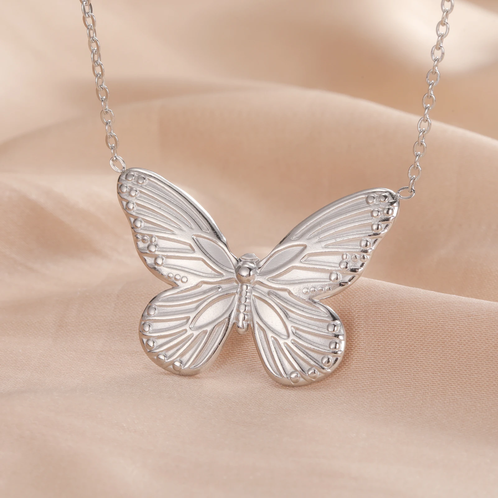 Skyrim Butterfly Pendant Necklace Stainless Steel Gold Color Women's Chain Choker Fashion Animal Jewelry New Year Gift Wholesale