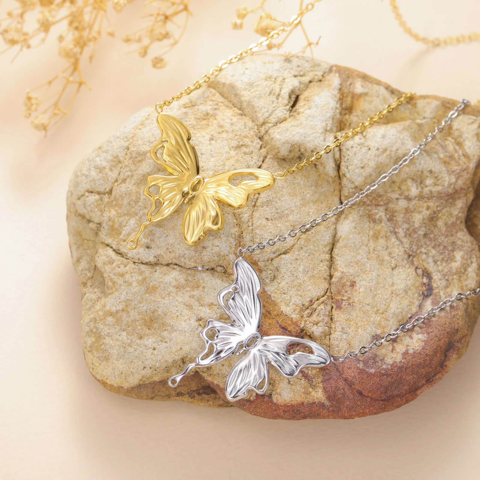 Skyrim Butterfly Pendant Necklace Stainless Steel Gold Color Women's Chain Choker Fashion Animal Jewelry New Year Gift Wholesale