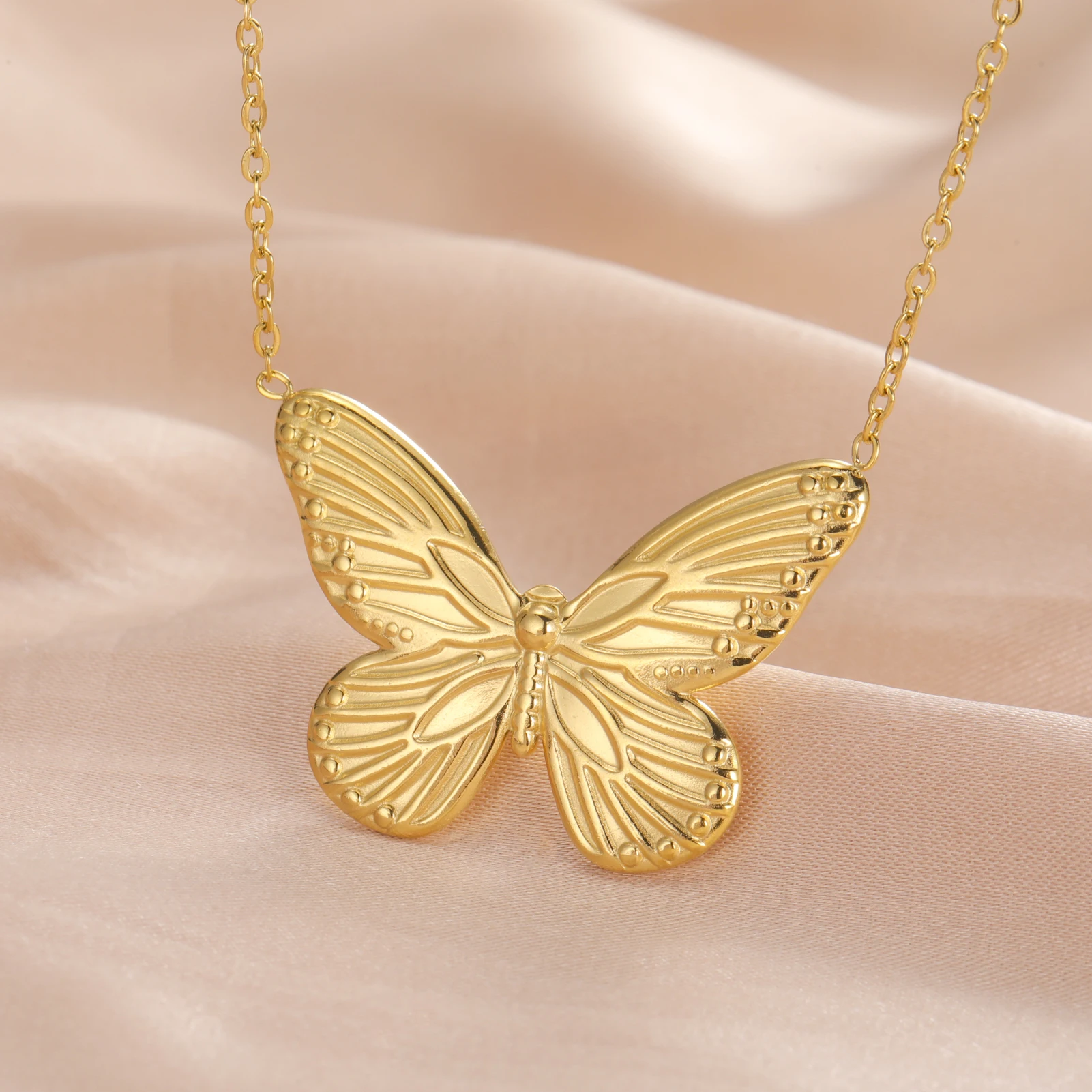Skyrim Butterfly Pendant Necklace Stainless Steel Gold Color Women's Chain Choker Fashion Animal Jewelry New Year Gift Wholesale