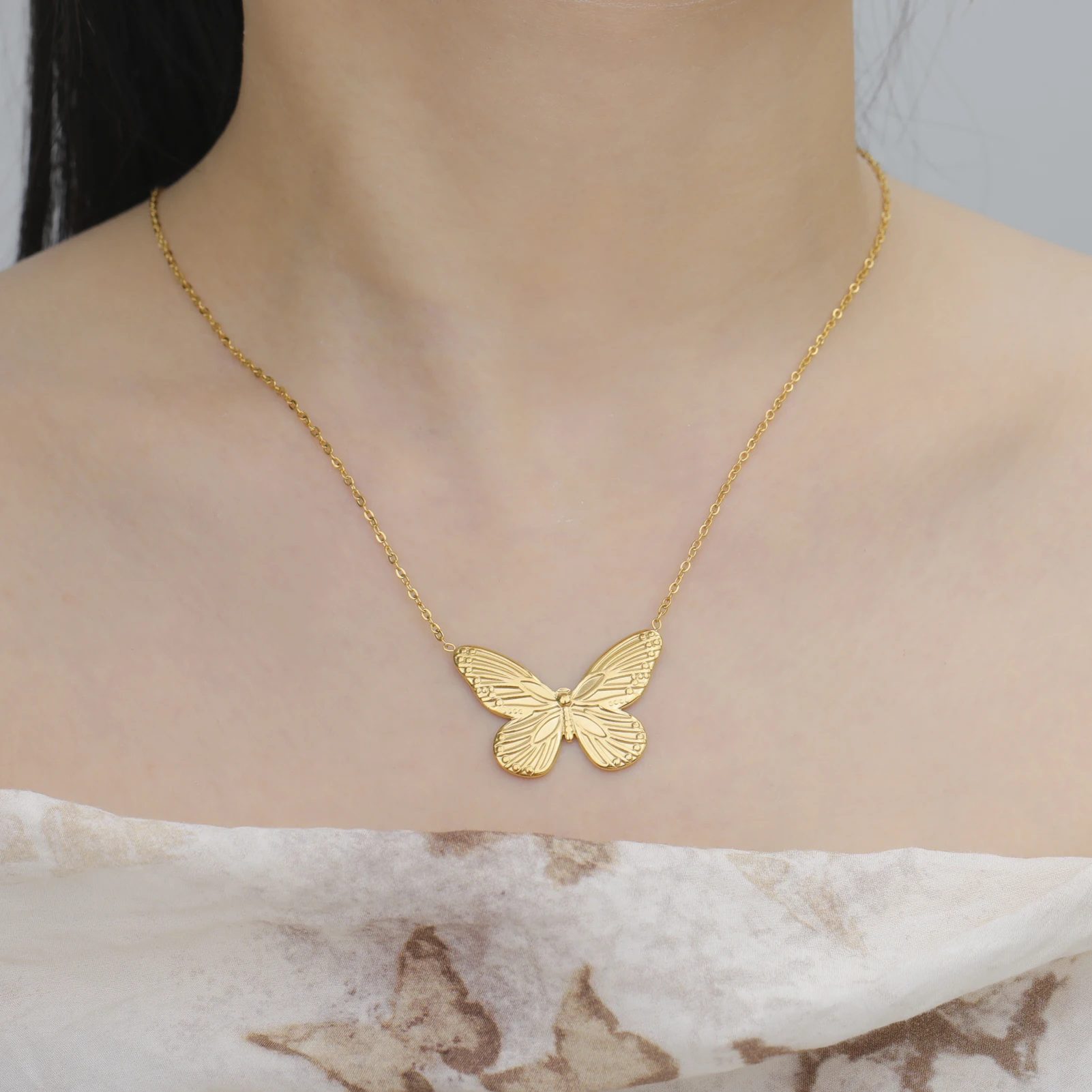 Skyrim Butterfly Pendant Necklace Stainless Steel Gold Color Women's Chain Choker Fashion Animal Jewelry New Year Gift Wholesale
