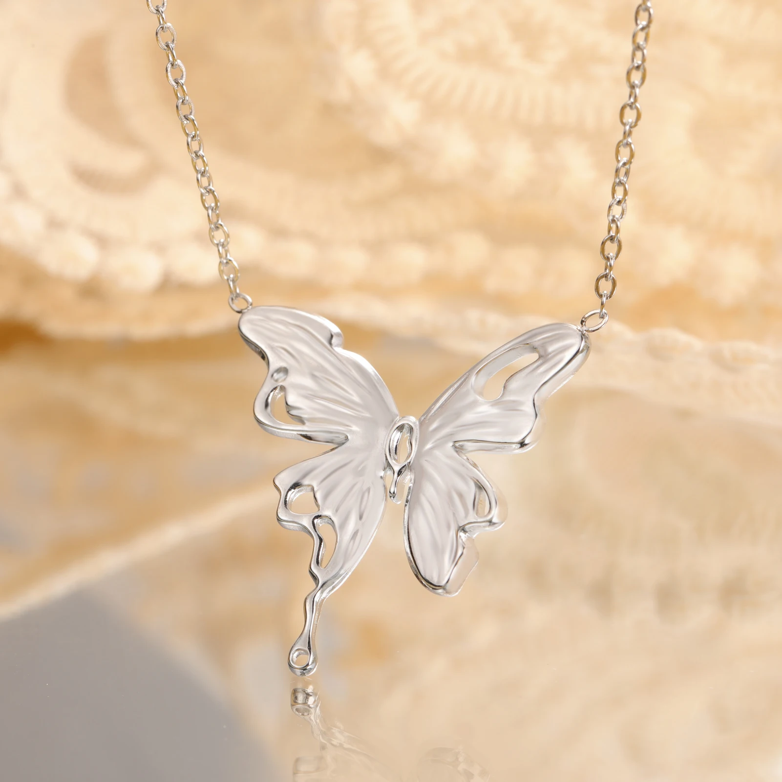 Skyrim Butterfly Pendant Necklace Stainless Steel Gold Color Women's Chain Choker Fashion Animal Jewelry New Year Gift Wholesale