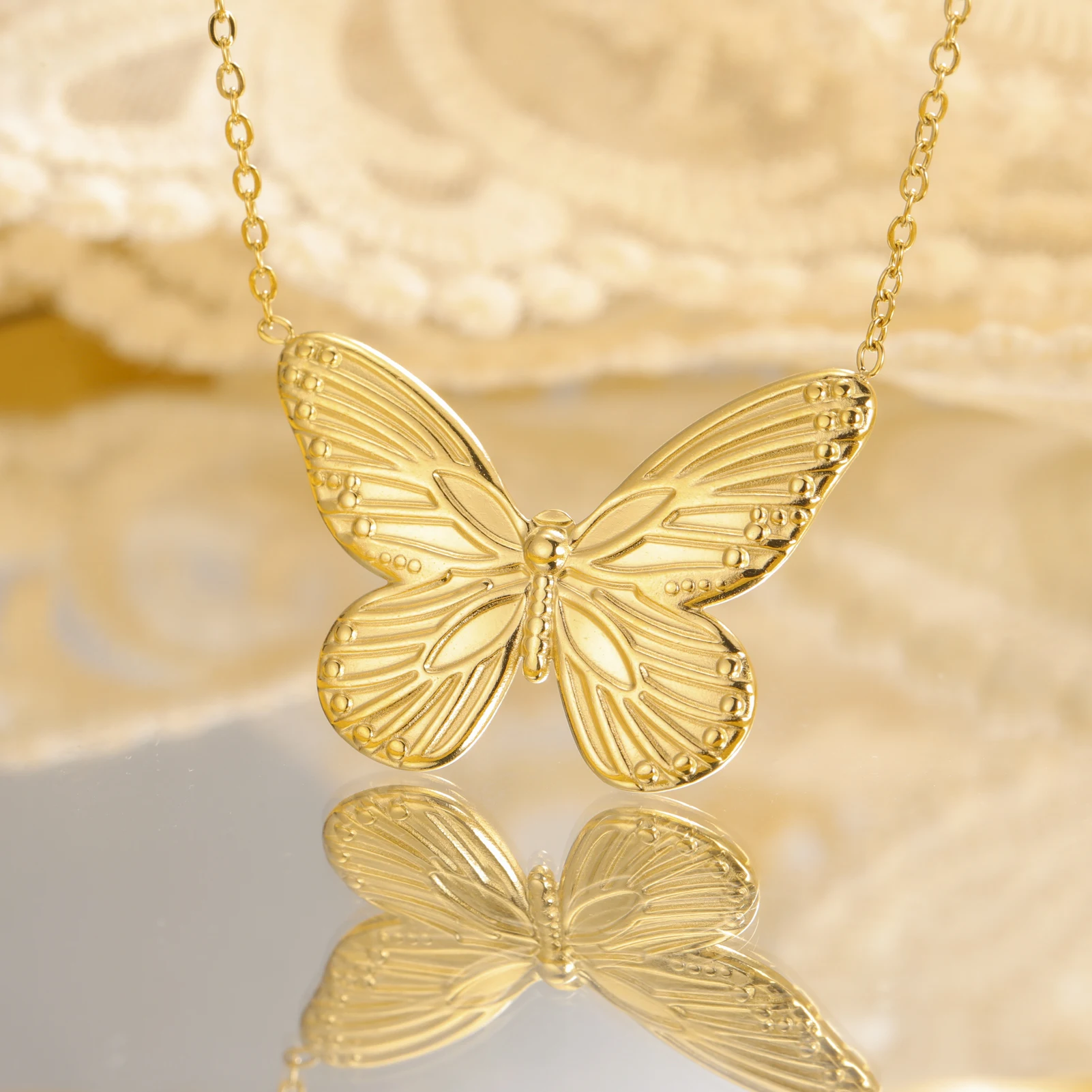 Skyrim Butterfly Pendant Necklace Stainless Steel Gold Color Women's Chain Choker Fashion Animal Jewelry New Year Gift Wholesale