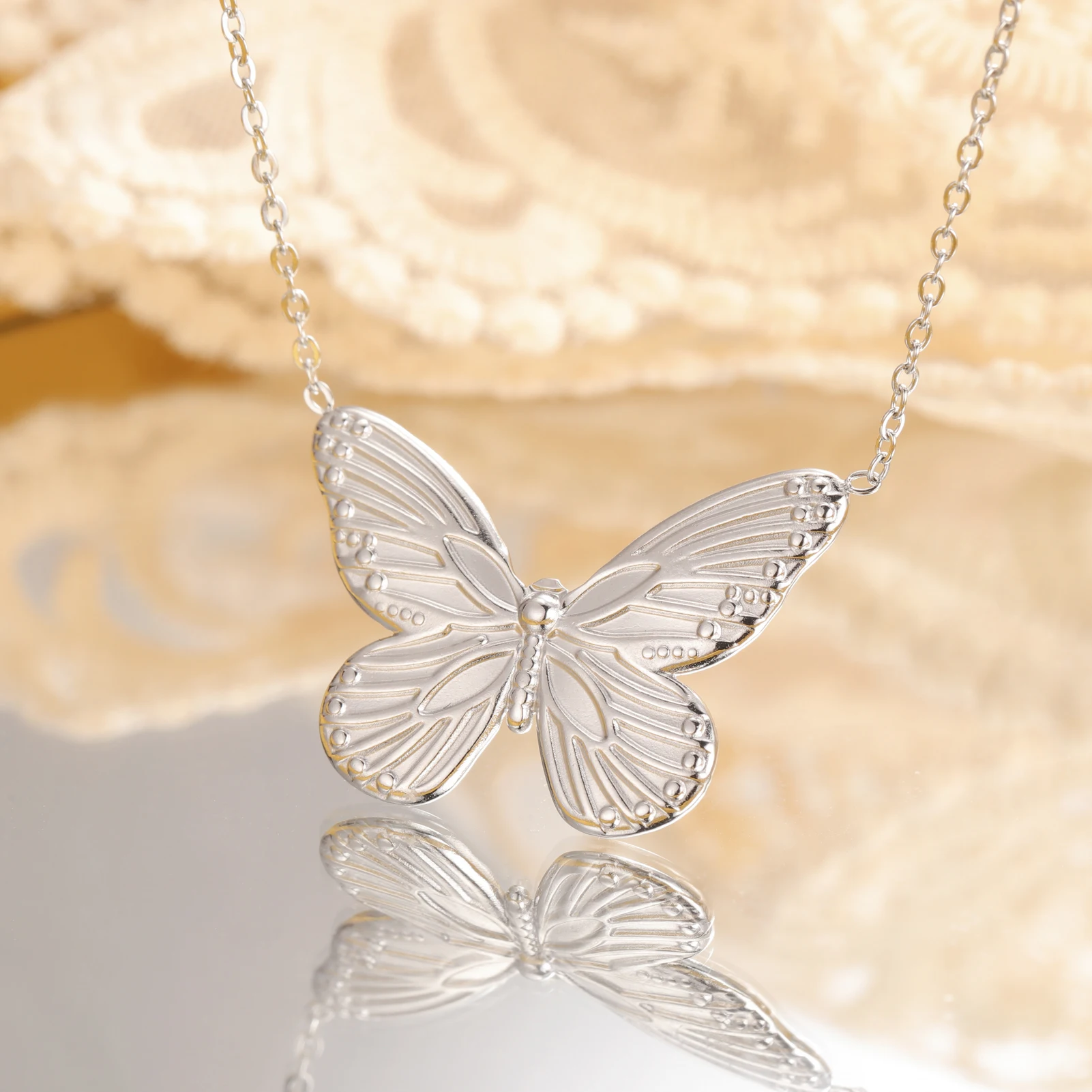 Skyrim Butterfly Pendant Necklace Stainless Steel Gold Color Women's Chain Choker Fashion Animal Jewelry New Year Gift Wholesale