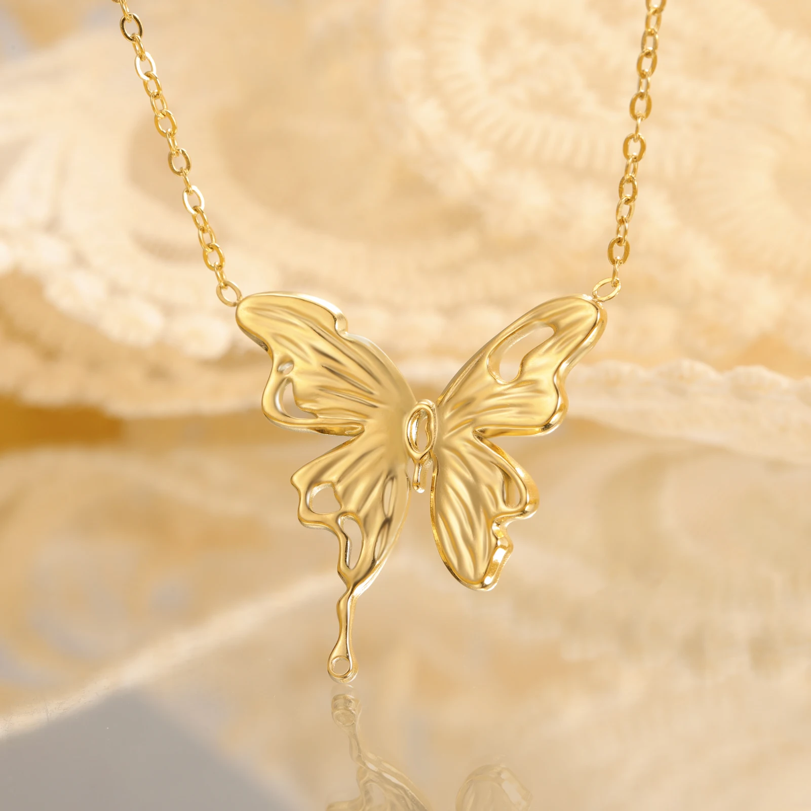 Skyrim Butterfly Pendant Necklace Stainless Steel Gold Color Women's Chain Choker Fashion Animal Jewelry New Year Gift Wholesale