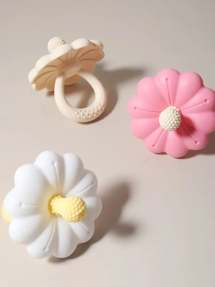 2026 Hot Sale Baby Flower Shape Teether Silicone Pacifier Teether Big Size Baby BPA Free Teether Toy