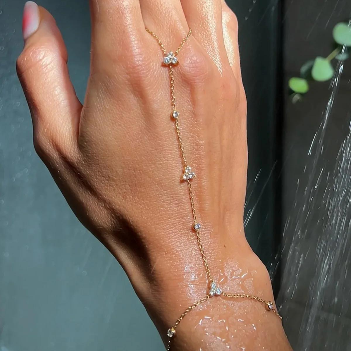 2025 Summer New Rhinestone Flower Bracelet Geometric Crystal Metal Bracelet for Women Beach Party Jewelry Accessories