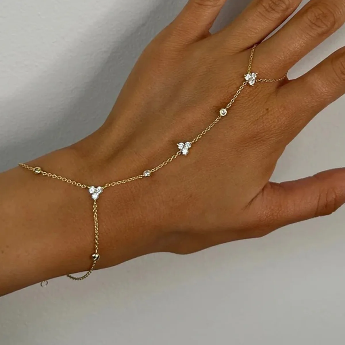 2025 Summer New Rhinestone Flower Bracelet Geometric Crystal Metal Bracelet for Women Beach Party Jewelry Accessories