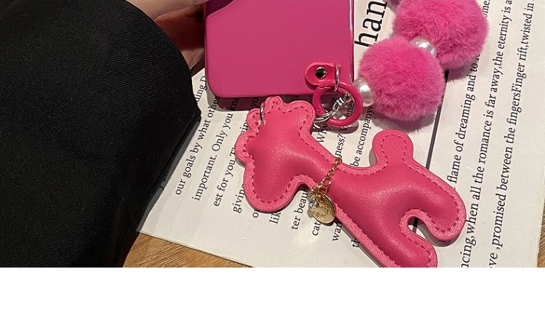 Luxury Korean Giraffe Pendant Case with Hairball Plush Ball Pearl Chain for Galaxy Z Fold 5 Z Fold8 Ultra Fold7 Zfold6 Cover