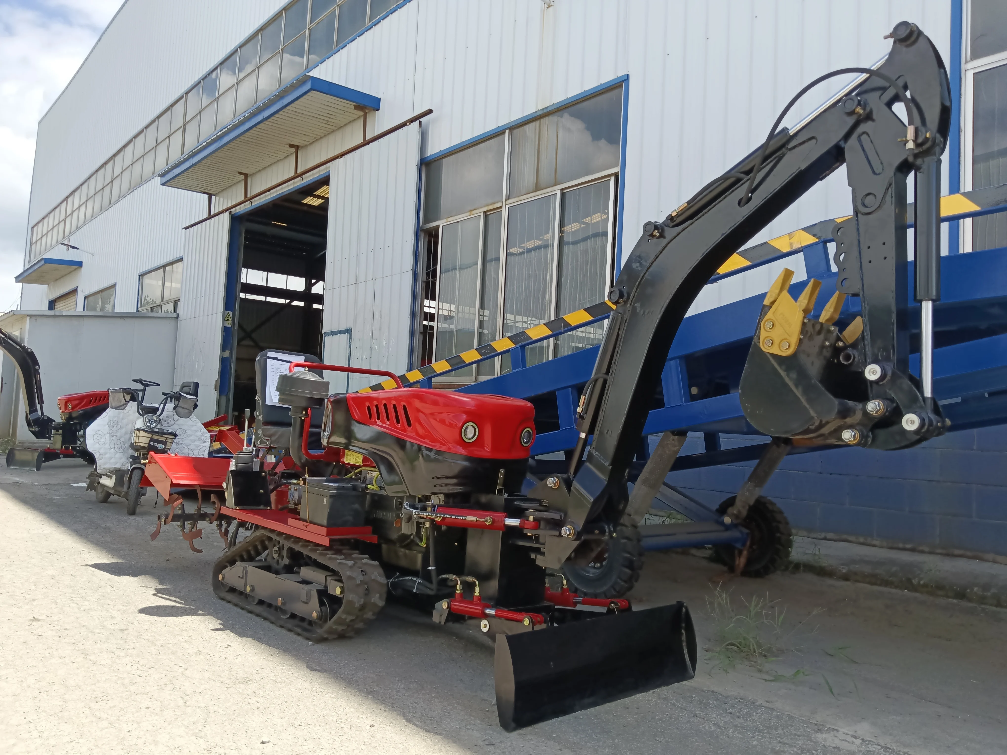 Agricultural Crawler Tractor 35HP Ride-On Rotary Tiller with Front Loader 25HP 30HP 50HP Track for Small Farm Garden Cultivation