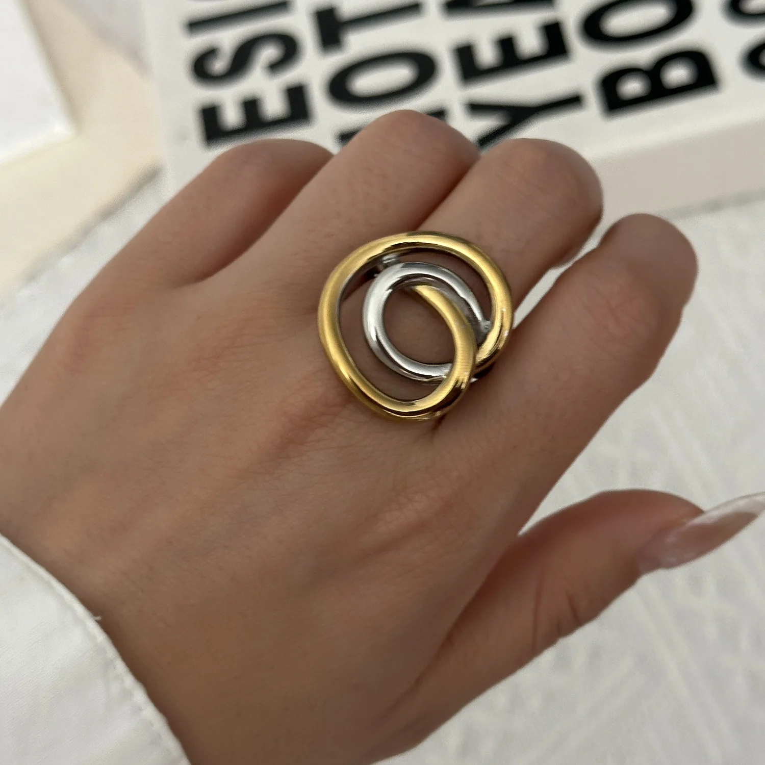 Sculptural Mixed Metal Intertwined Ring for Women Waterproof Stainless Steel Two Tone Abstract Winding Ring Jewelry Gift
