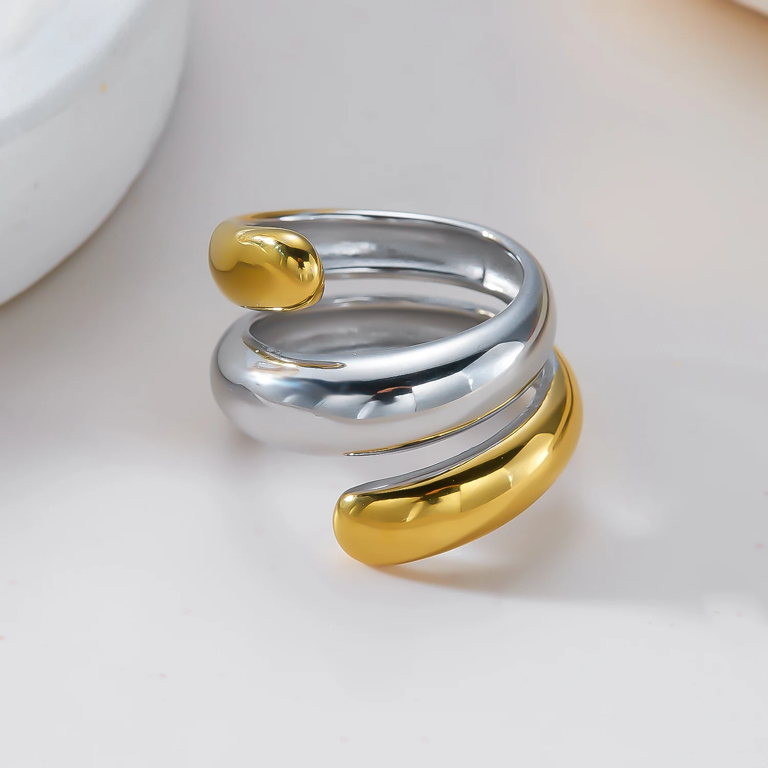 Sculptural Mixed Metal Intertwined Ring for Women Waterproof Stainless Steel Two Tone Abstract Winding Ring Jewelry Gift