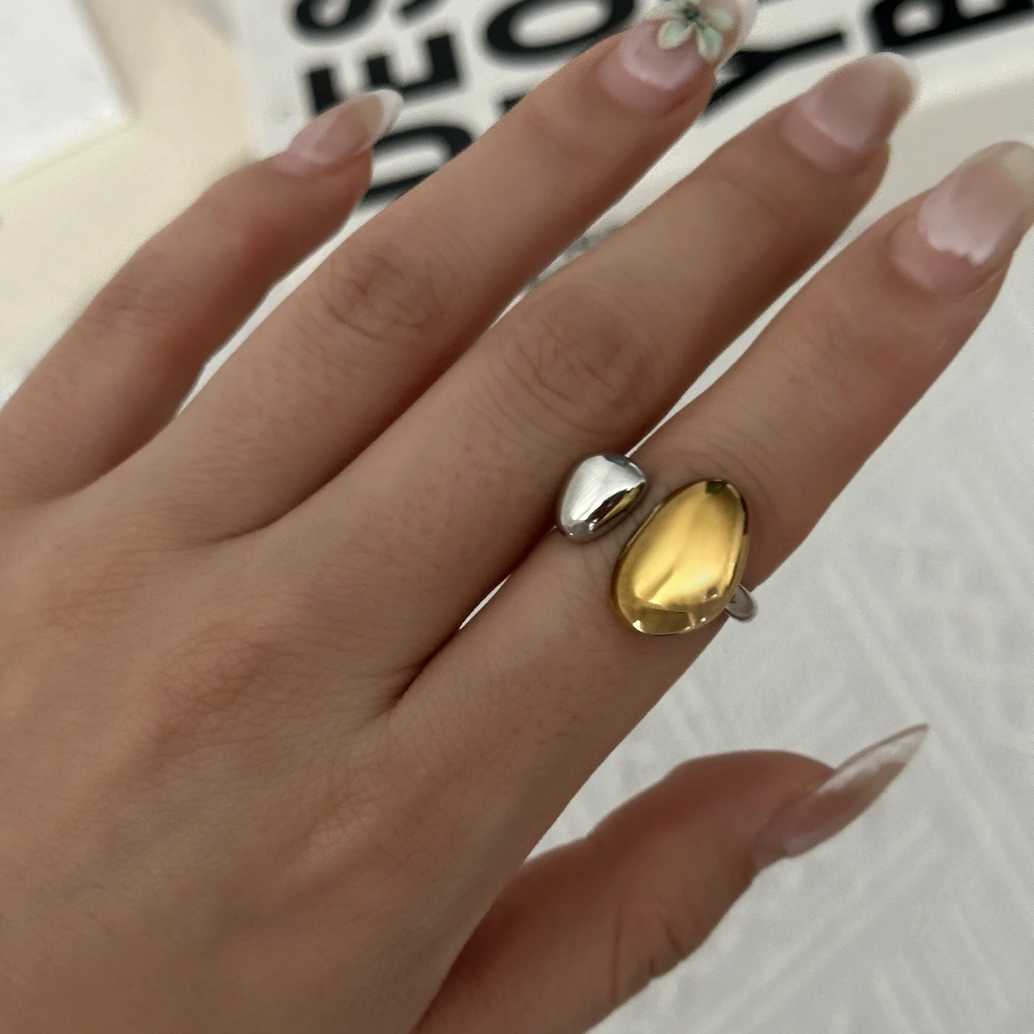 Sculptural Mixed Metal Intertwined Ring for Women Waterproof Stainless Steel Two Tone Abstract Winding Ring Jewelry Gift