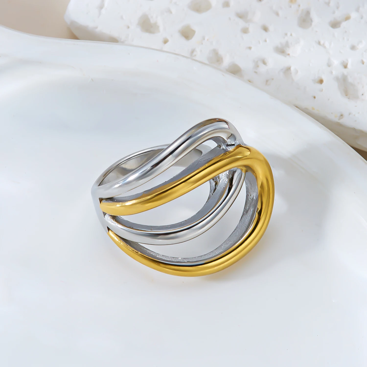 Sculptural Mixed Metal Intertwined Ring for Women Waterproof Stainless Steel Two Tone Abstract Winding Ring Jewelry Gift