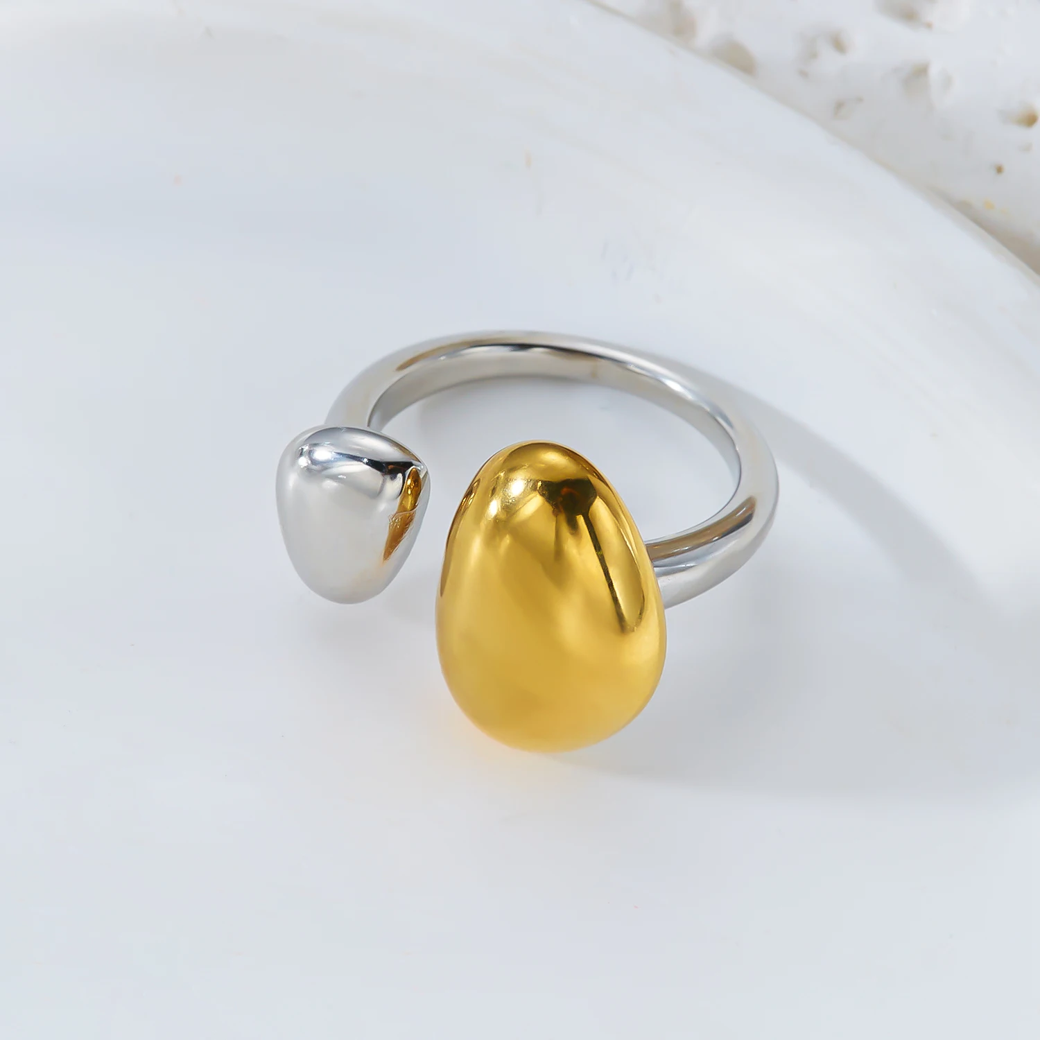 Sculptural Mixed Metal Intertwined Ring for Women Waterproof Stainless Steel Two Tone Abstract Winding Ring Jewelry Gift