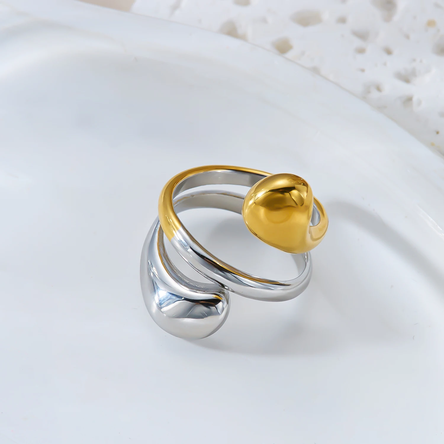 Sculptural Mixed Metal Intertwined Ring for Women Waterproof Stainless Steel Two Tone Abstract Winding Ring Jewelry Gift
