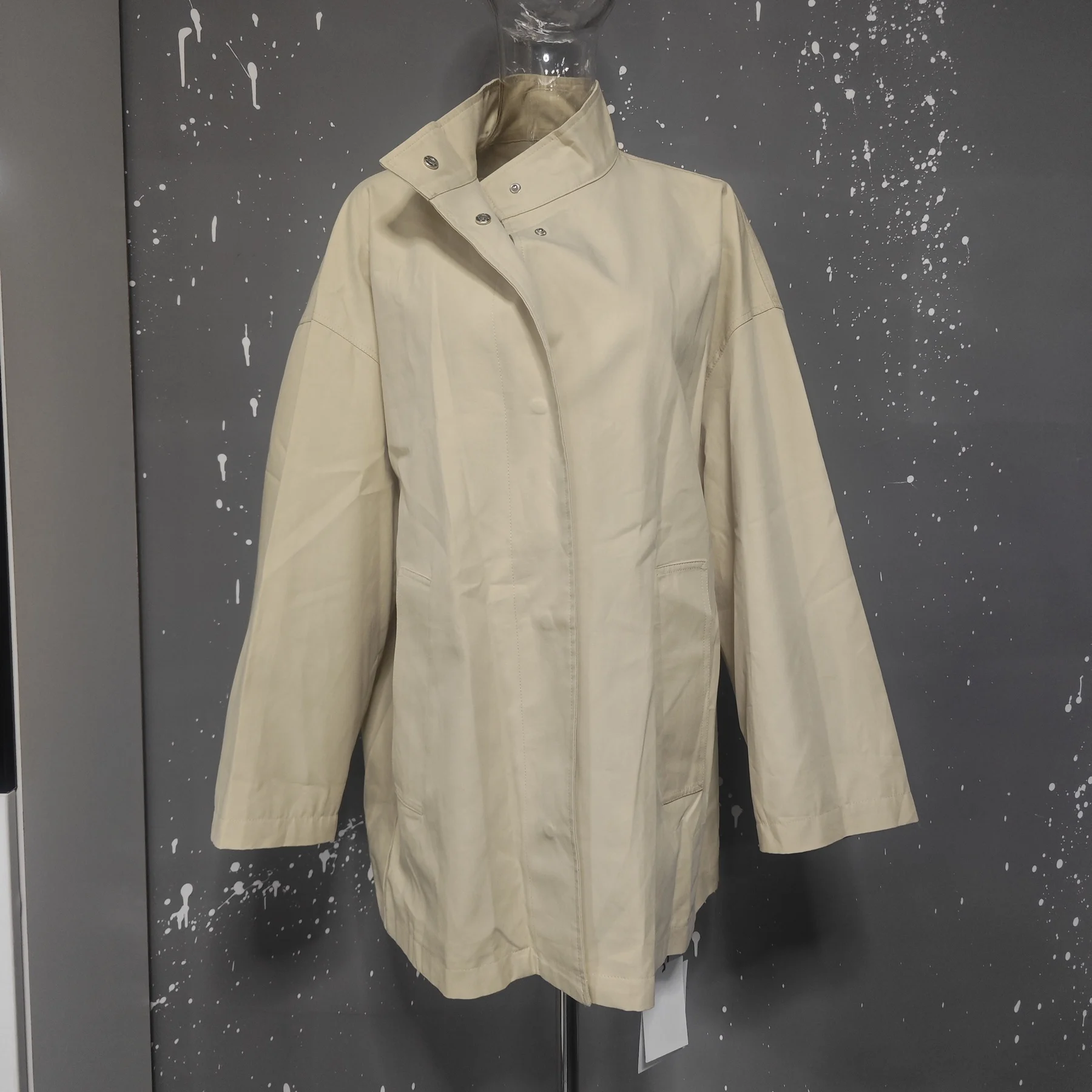 LANMREM Temperament Short Trench For Women Lapel Single Breasted Solid Color Pockets Design Coat 2026 Spring Autumn New 2Z2225