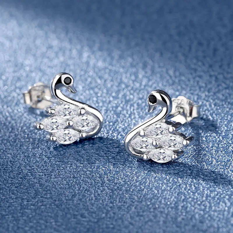 High-quality 925 Sterling Silver Crystal Fashion Circle Hoop Earrings for Woman Wedding Party Gift Street Versatile Jewelry