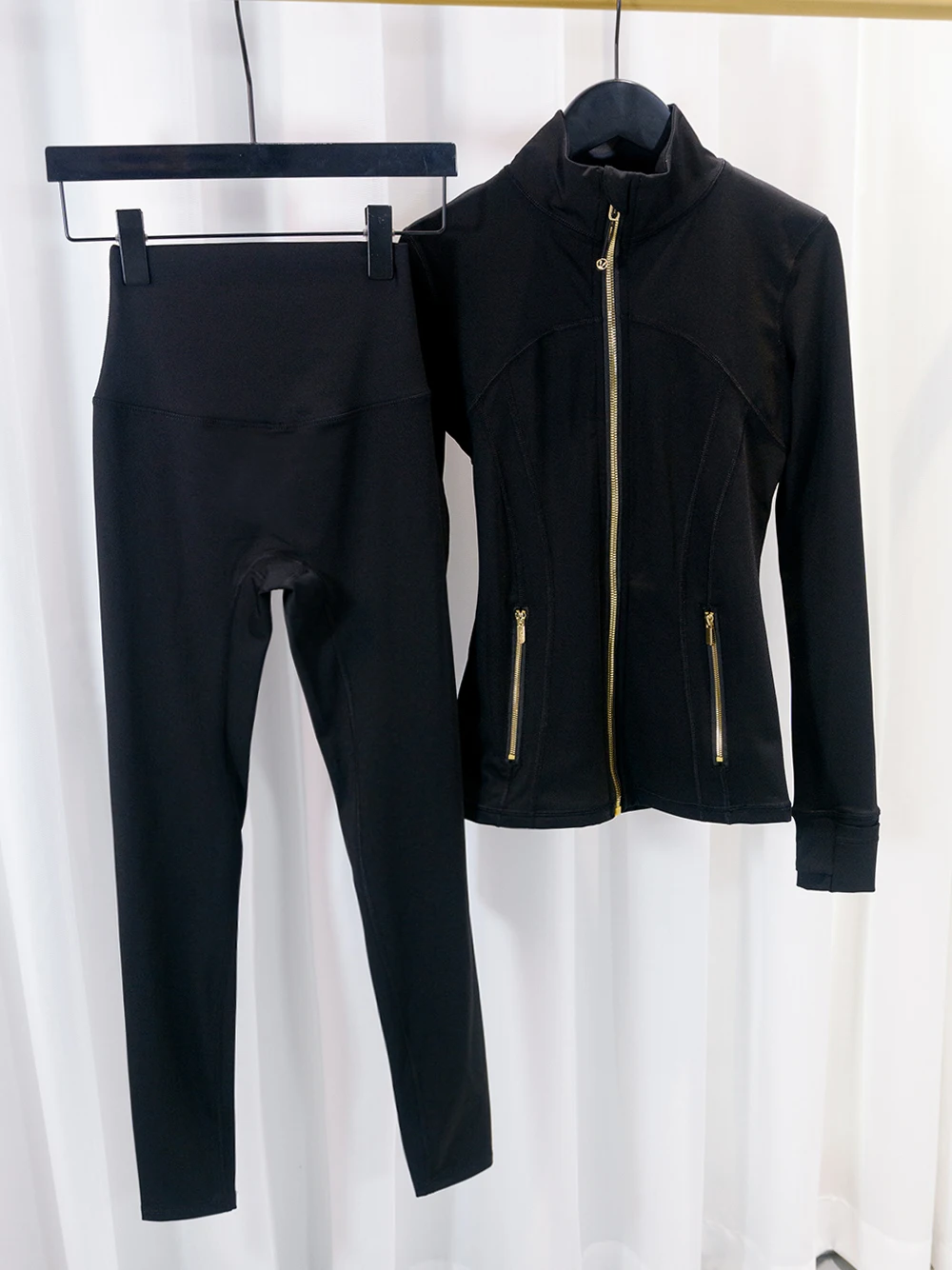 Gold Zipper Jacket and yoga Pants Set, Sportswear, Quick-Dry and Breathable, Slimming and lightweight, Tight-Fitting